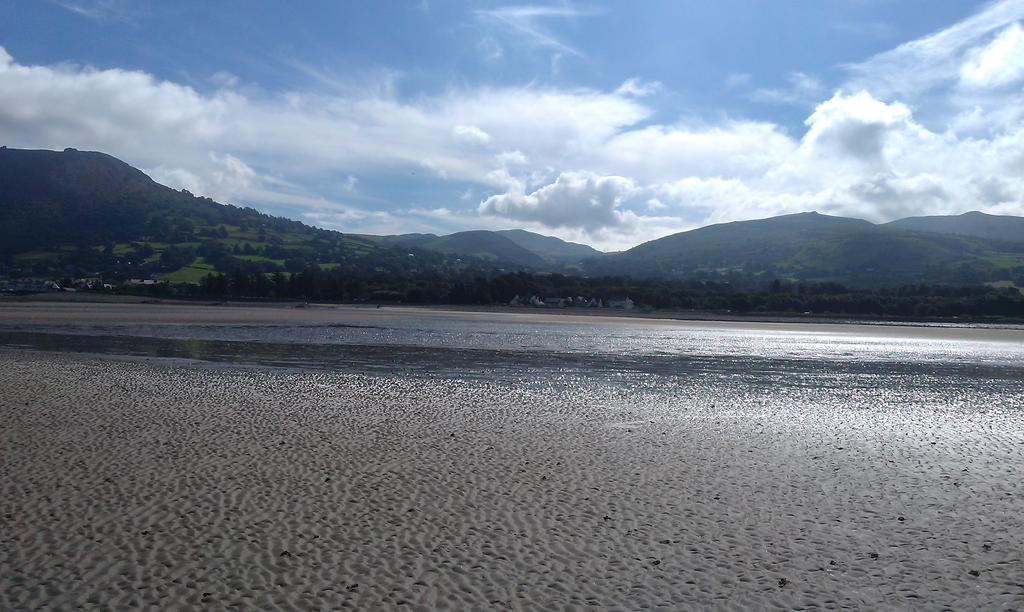 Min Y Don Guest House Llanfairfechan Bagian luar foto
