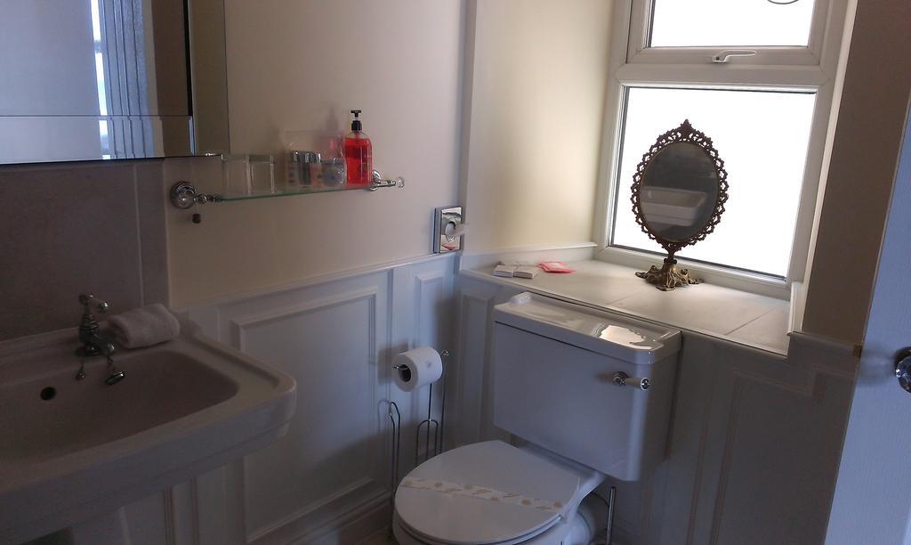 Min Y Don Guest House Llanfairfechan Bagian luar foto