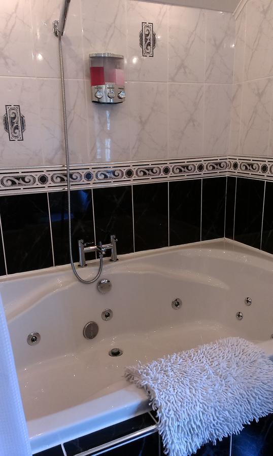 Min Y Don Guest House Llanfairfechan Bagian luar foto